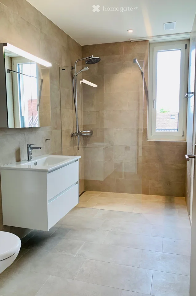 Quiet 3 1/2-room apartment with great views in close proximity to the train station