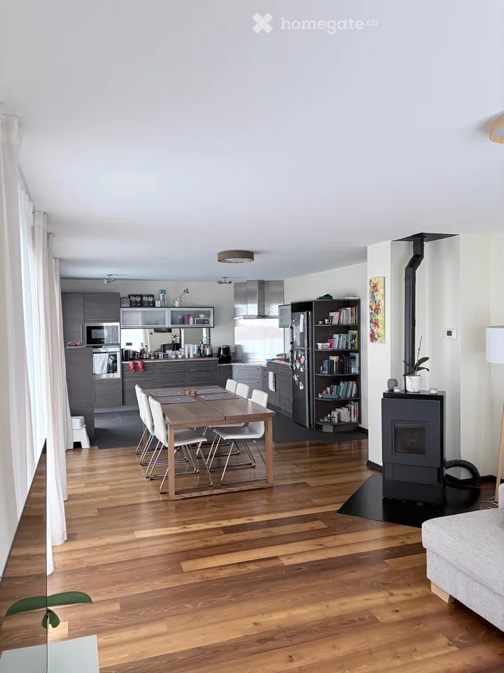 Charmantes 4.5-Zimmer-Wohnung mit großem Balkon und nur wenige Schritte vom See entfernt