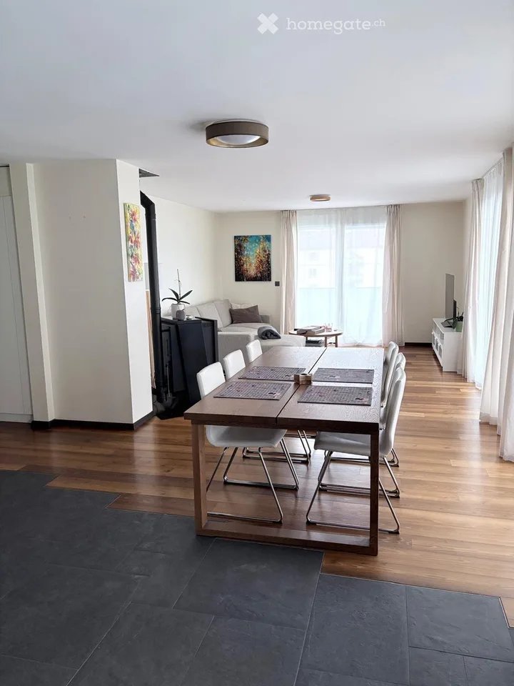 Charmantes 4.5-Zimmer-Wohnung mit großem Balkon und nur wenige Schritte vom See entfernt