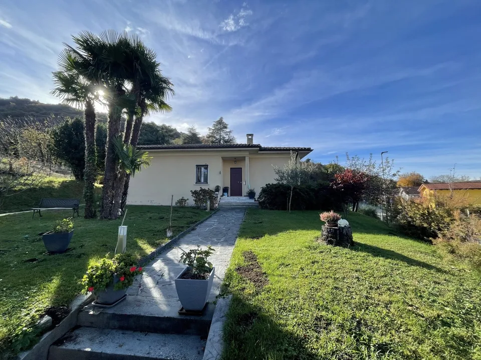 BELLA CASA UNIFAMILIARE 4.5 CON AMPIO GIARDINO