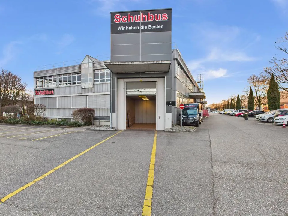 Produktions- und Gewerbefläche mit Büroanteil in Industriezone I