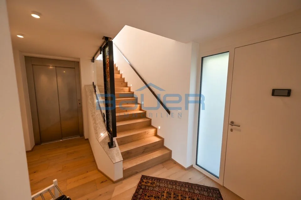 Maisonette esclusiva con vista sul Reno e arredamento di alta qualità
