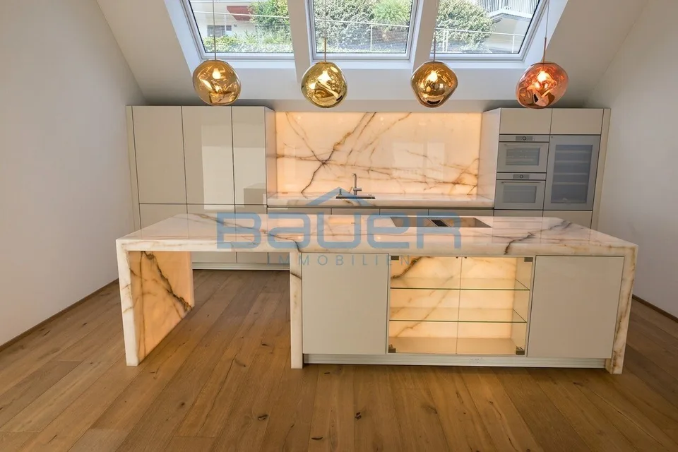 Maisonette esclusiva con vista sul Reno e arredamento di alta qualità