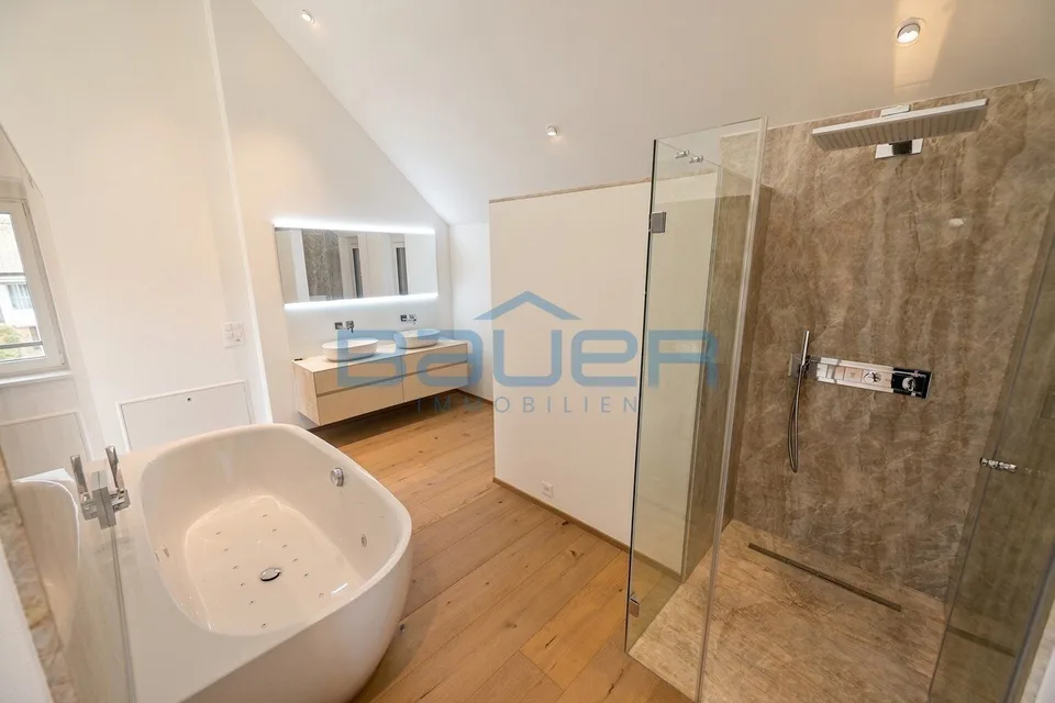 Maisonette esclusiva con vista sul Reno e arredamento di alta qualità