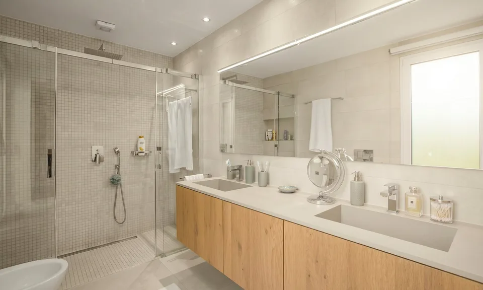 Moderne Villa mit 7,5 Zimmern, Pool und Grundstück in Magliaso