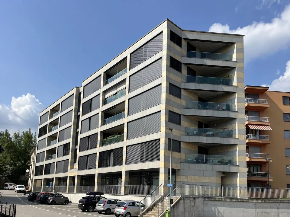 Modern Commercial Space in Massagno - Piazza Santa Lucia
