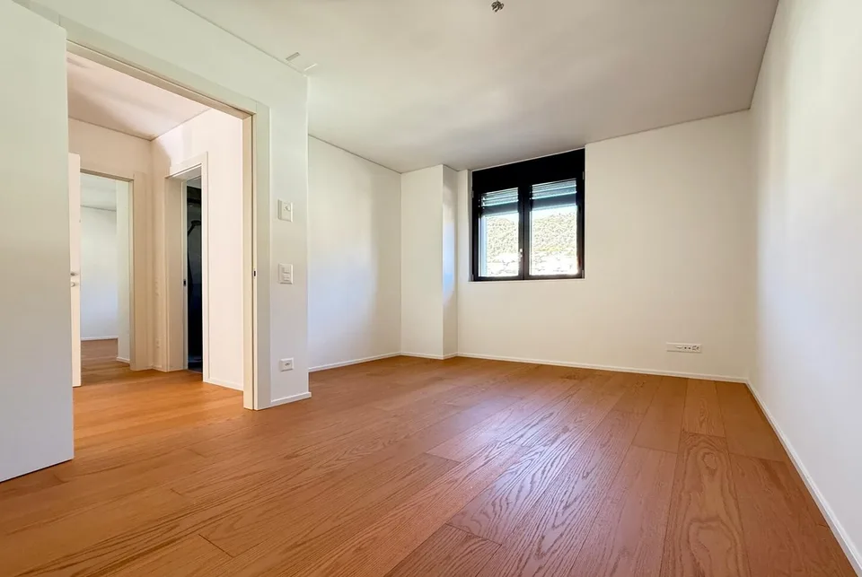 BRIGHT AND SPACIOUS 4.5 ROOM APARTMENT WITH 2 TERRACES IN VACALLO