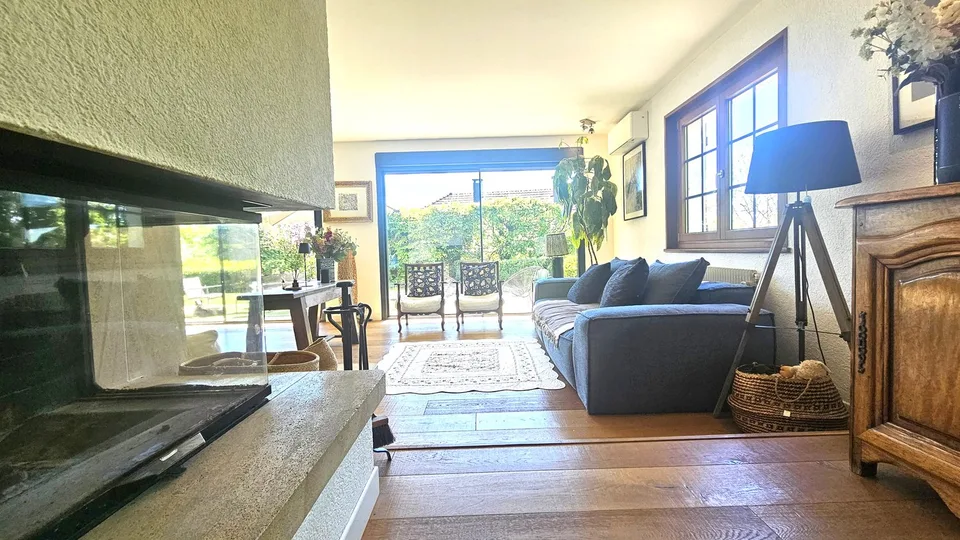 Casa di 187m2, seminterrato ristrutturato, garage, piscina a Sergy