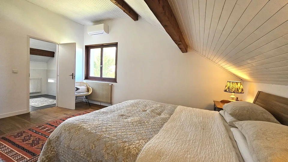 Casa di 187m2, seminterrato ristrutturato, garage, piscina a Sergy