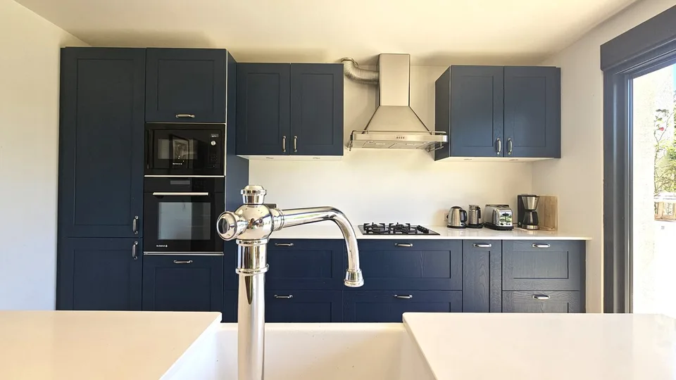 Casa di 187m2, seminterrato ristrutturato, garage, piscina a Sergy