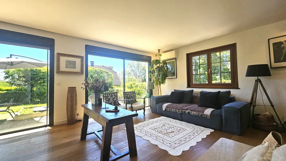 Casa di 187m2, seminterrato ristrutturato, garage, piscina a Sergy