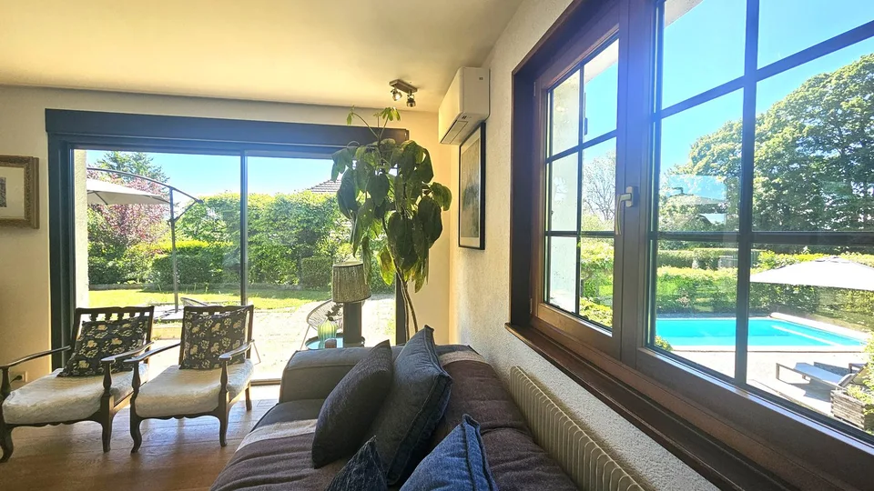 Casa di 187m2, seminterrato ristrutturato, garage, piscina a Sergy