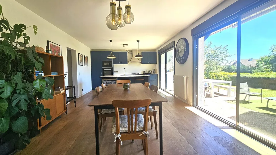 Casa di 187m2, seminterrato ristrutturato, garage, piscina a Sergy
