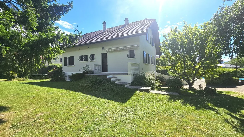 Casa di 187m2, seminterrato ristrutturato, garage, piscina a Sergy