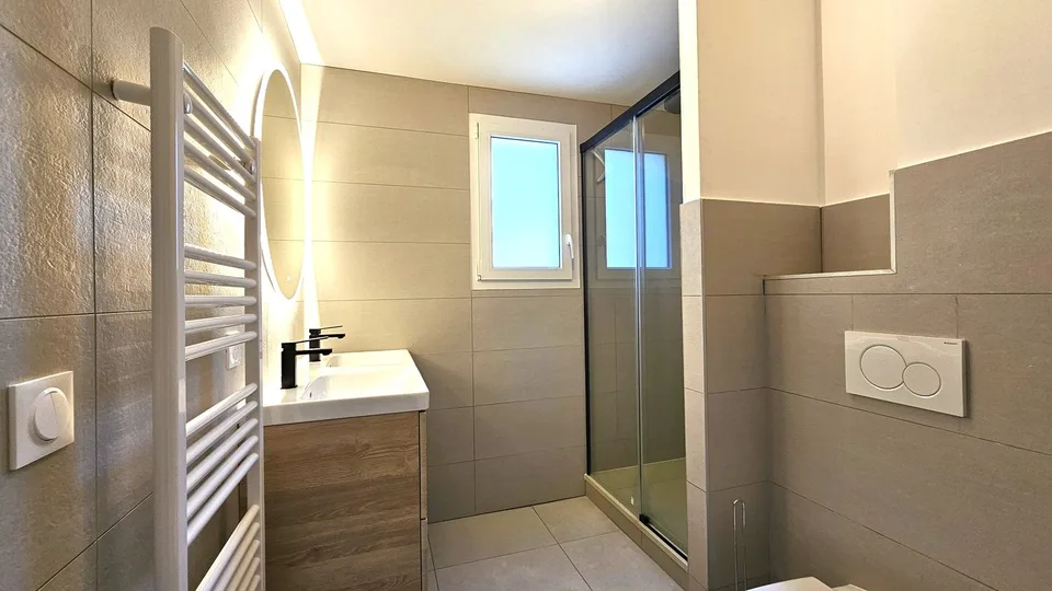 Gex, casa recente di 170m2 con tetto terrazza
