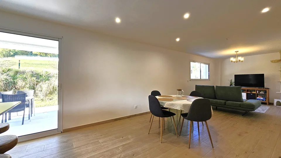 Gex, casa recente di 170m2 con tetto terrazza
