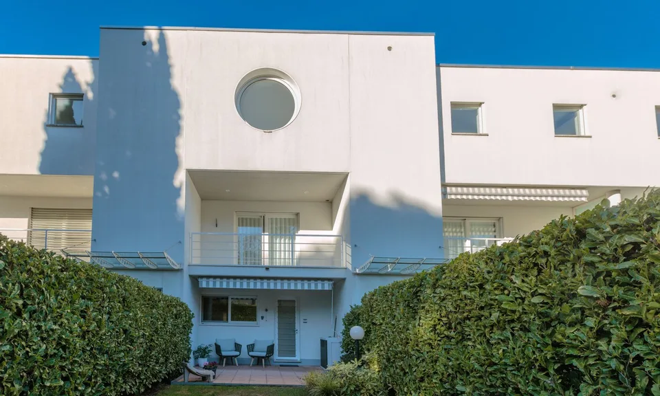 Geräumiges 5.5-Zimmer-Haus mit Garten und Pool in Montagnola
