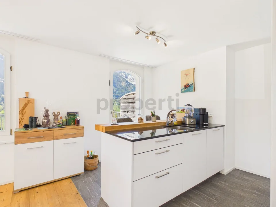 Moderne 2.5-Zimmer-Wohnung mit grossem Balkon in Rabius