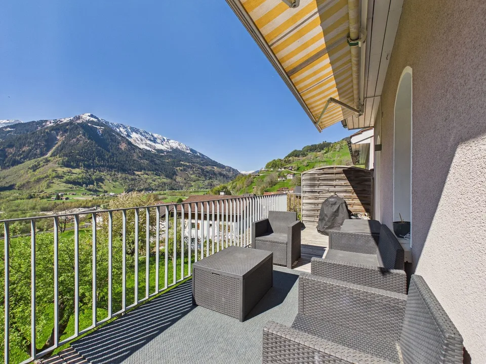 Moderne 2.5-Zimmer-Wohnung mit grossem Balkon in Rabius