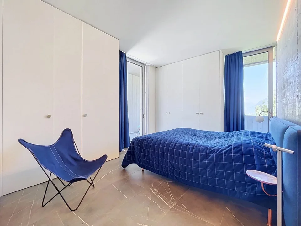Contemporänes Anwesen mit Panoramadachgarten