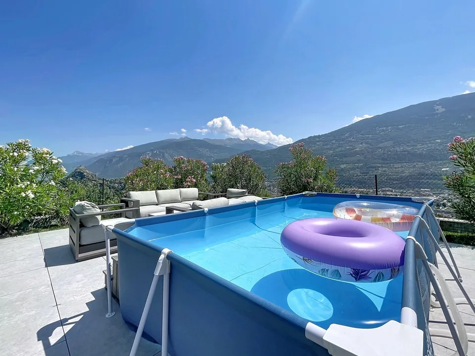 Contemporänes Anwesen mit Panoramadachgarten