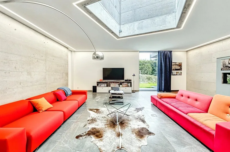 Contemporänes Anwesen mit Panoramadachgarten