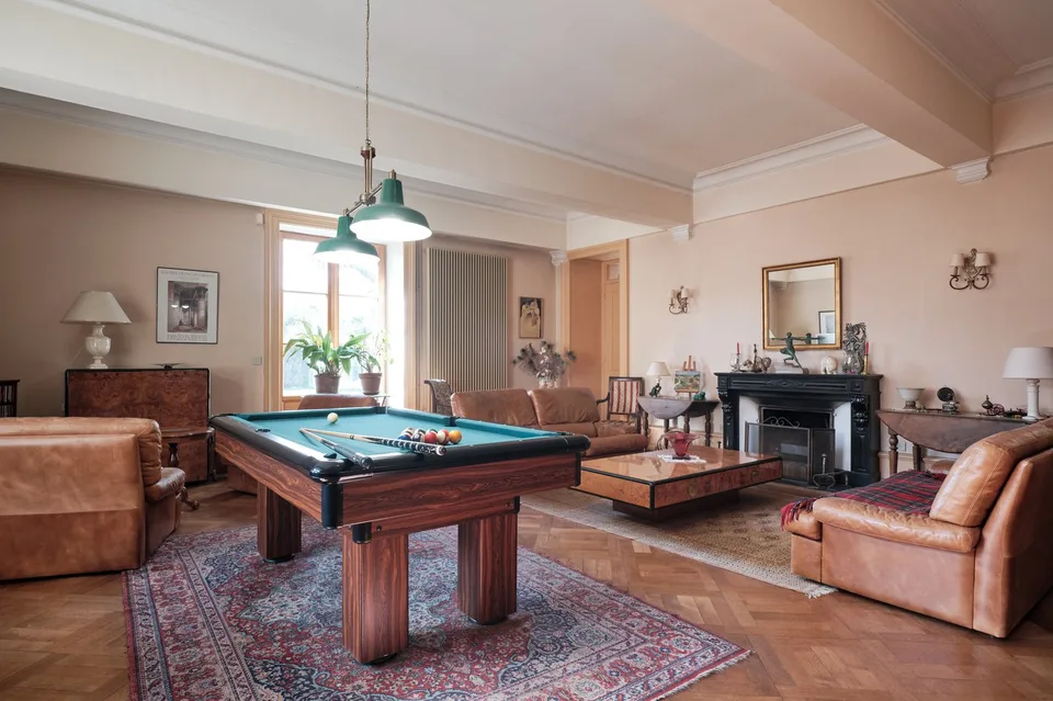 Zu Verkaufen: Immobilien-Ensemble mit 10 Zimmern, Seltenes Flair & Außergewöhnliche Räumlichkeiten