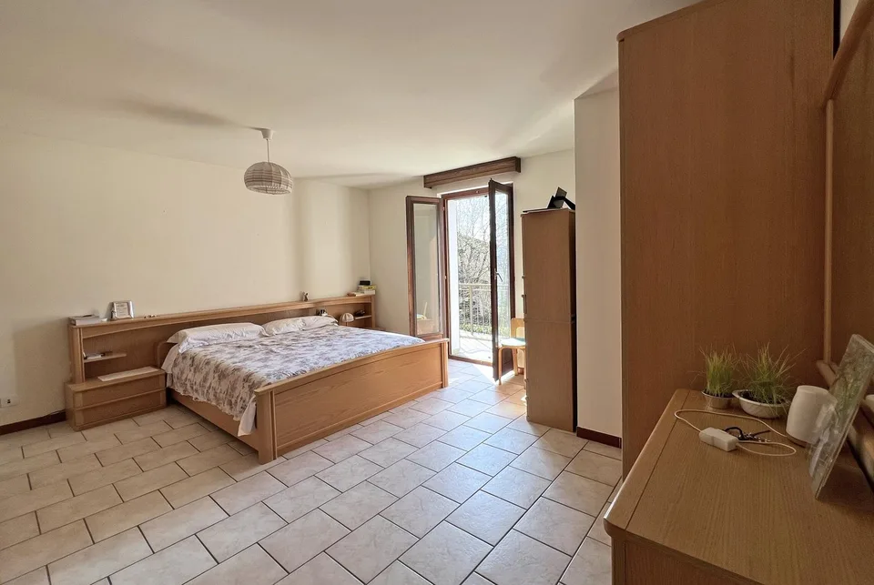 Rent a charming 4.5-room house with patio in Cadro
