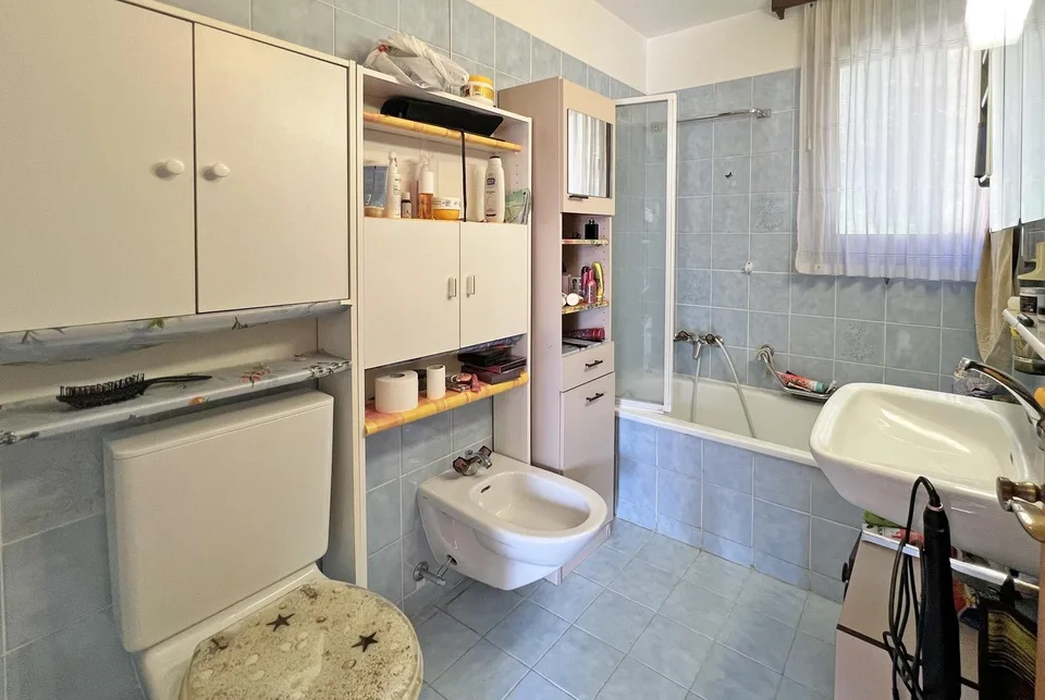 Rent a charming 4.5-room house with patio in Cadro