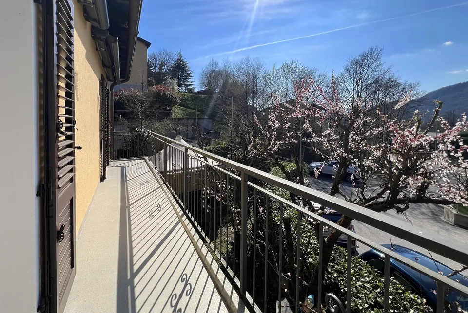 Rent a charming 4.5-room house with patio in Cadro