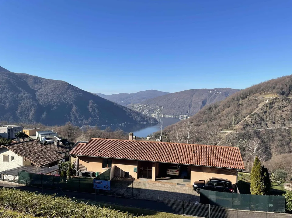 Terrain intéressant avec vue splendide sur le lac