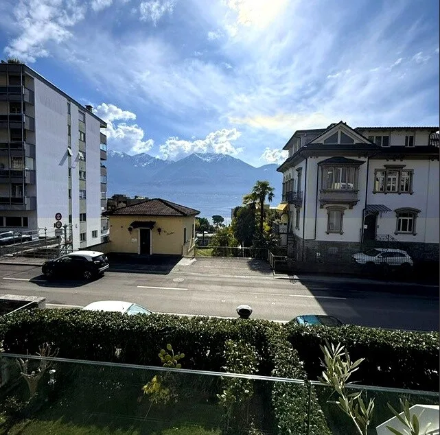 MURALTO: VISTA LAGO, LUCE E TRANQUILLITÃ IN UN 2.5 LOCALI