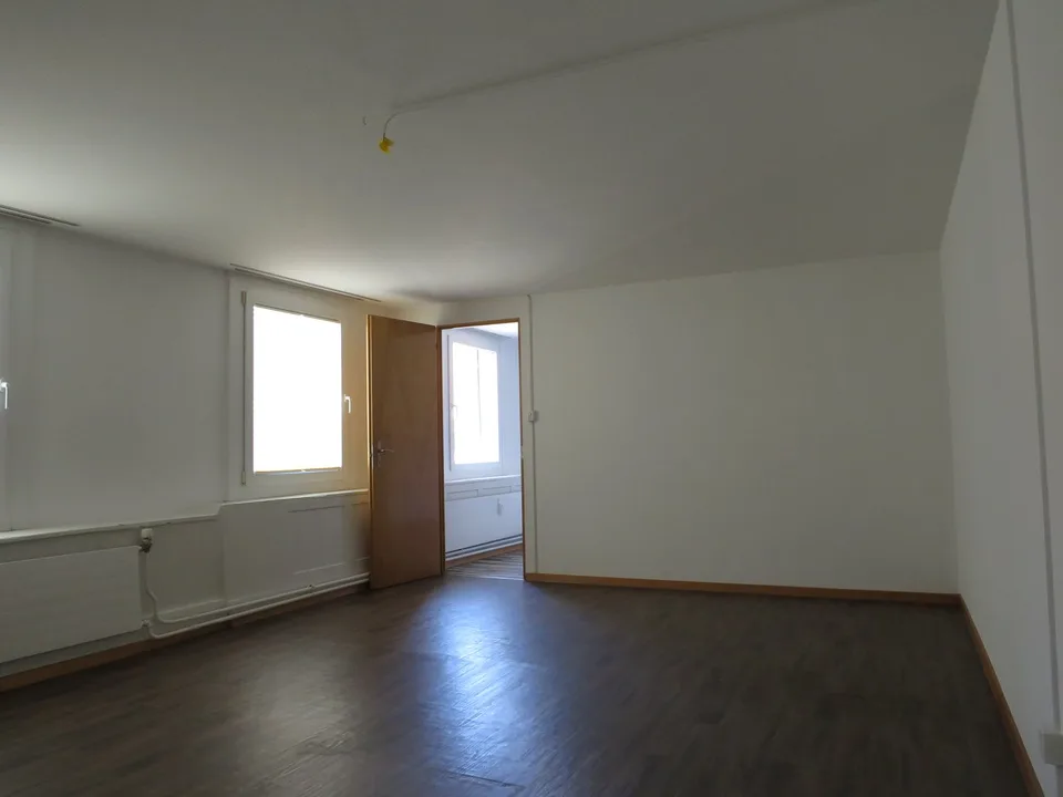 Appartamento di 4.5 locali con balcone a Läufelfingen – disponibile immediatamente!