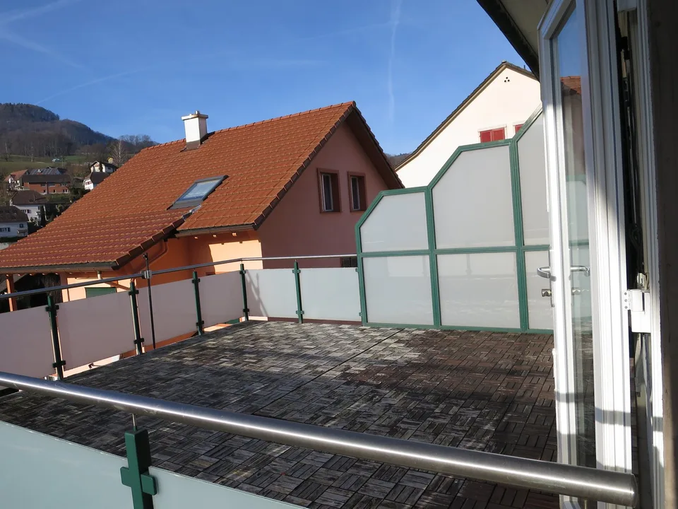 Appartamento di 4.5 locali con balcone a Läufelfingen – disponibile immediatamente!