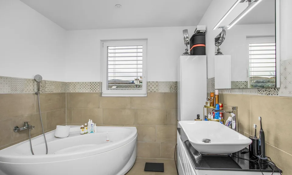 Spacious and wonderful 5-room attic with loft in Curio