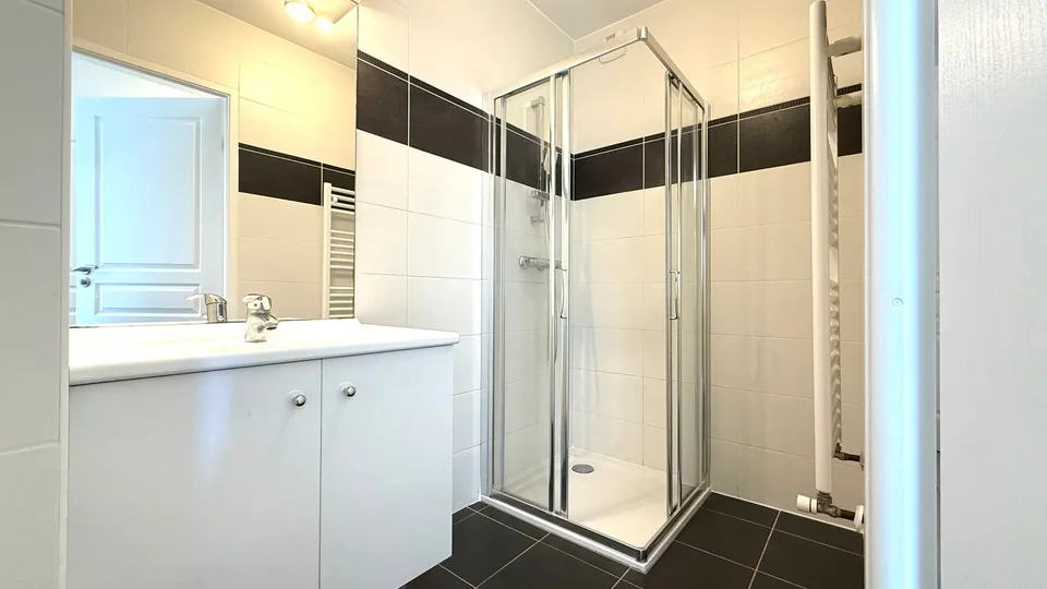 Appartement in neuem Zustand mit ausgestatteter Küche und Gartenterrasse