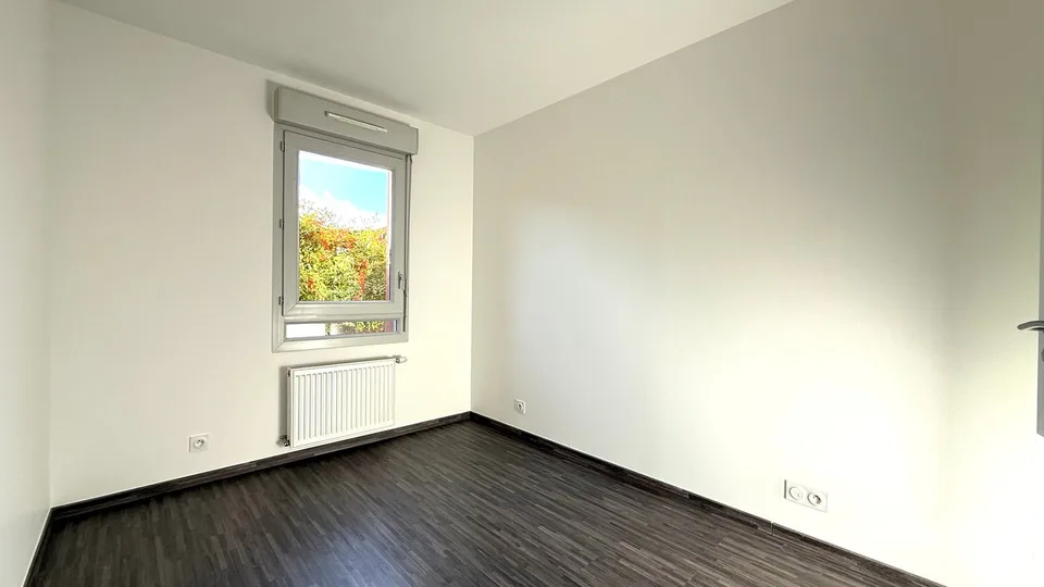 Appartement in neuem Zustand mit ausgestatteter Küche und Gartenterrasse