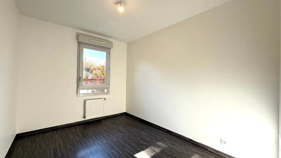 Appartement in neuem Zustand mit ausgestatteter Küche und Gartenterrasse