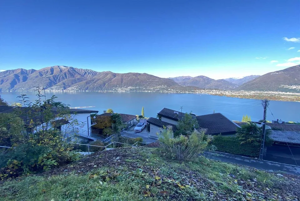 TERRENO EDIFICABILE CON VISTA LAGO APERTA A GERRA GAMBAROGNO