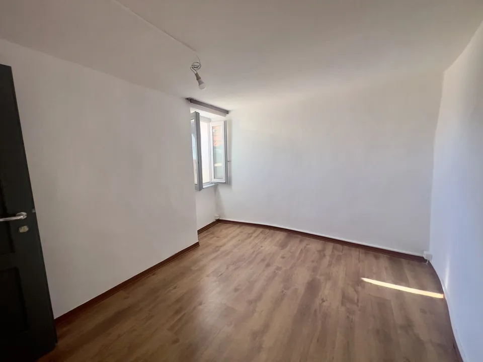 Historic Core House of 4 Rooms with Attic in Miglieglia