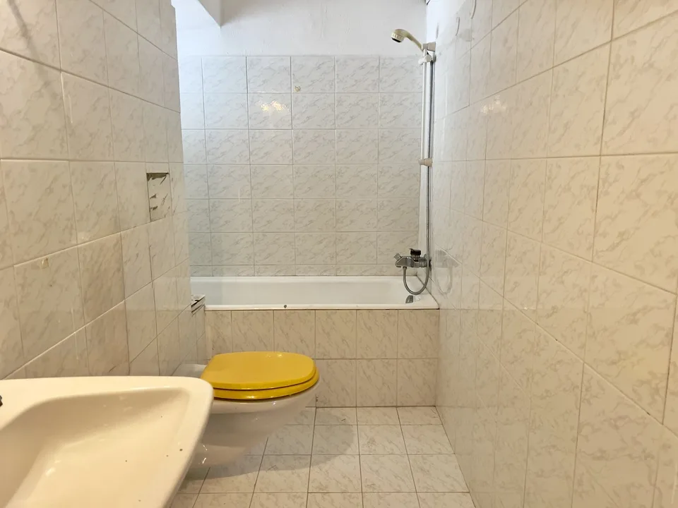 Historic Core House of 4 Rooms with Attic in Miglieglia