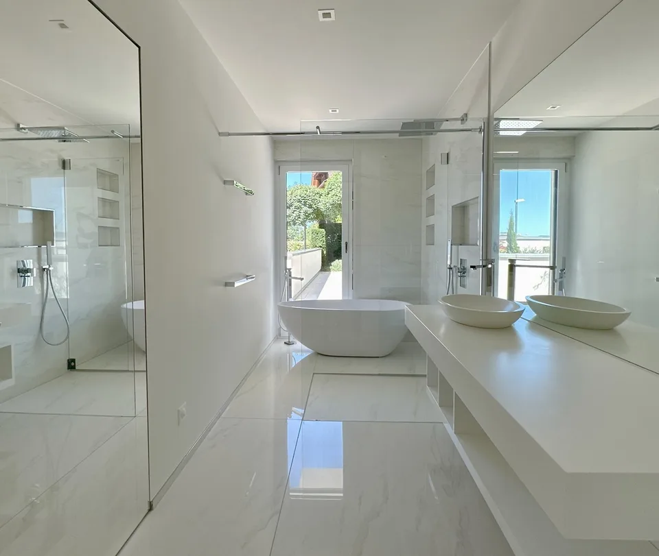 Exklusive 8.5-Zimmer-Villa mit Pool und Seeblick in Arth