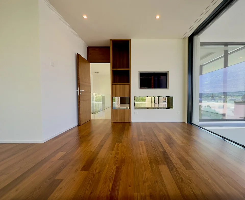 Exklusive 8.5-Zimmer-Villa mit Pool und Seeblick in Arth