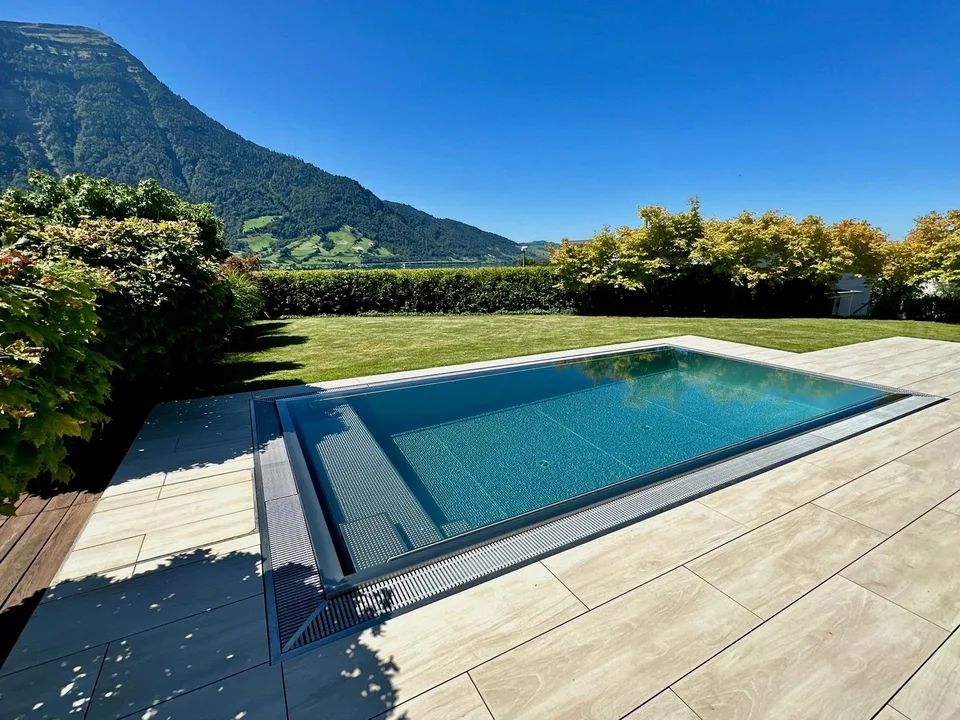 Exklusive 8.5-Zimmer-Villa mit Pool und Seeblick in Arth