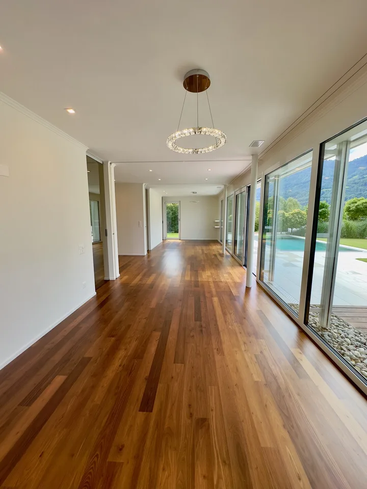 Exklusive 8.5-Zimmer-Villa mit Pool und Seeblick in Arth