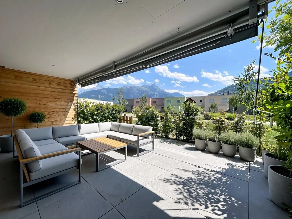 Villa contemporaine avec jardin et terrasses