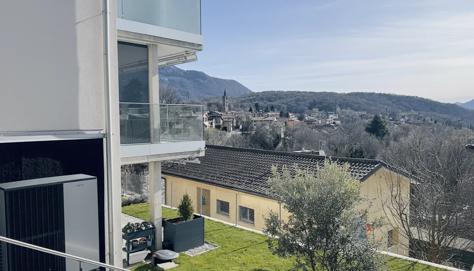 ESCLUSIVO E SPAZIOSO 4.5 LOCALI CON GIARDINO IN CAPRIASCA