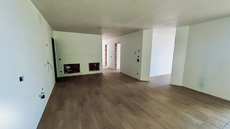 ESCLUSIVO E SPAZIOSO 4.5 LOCALI CON GIARDINO IN CAPRIASCA