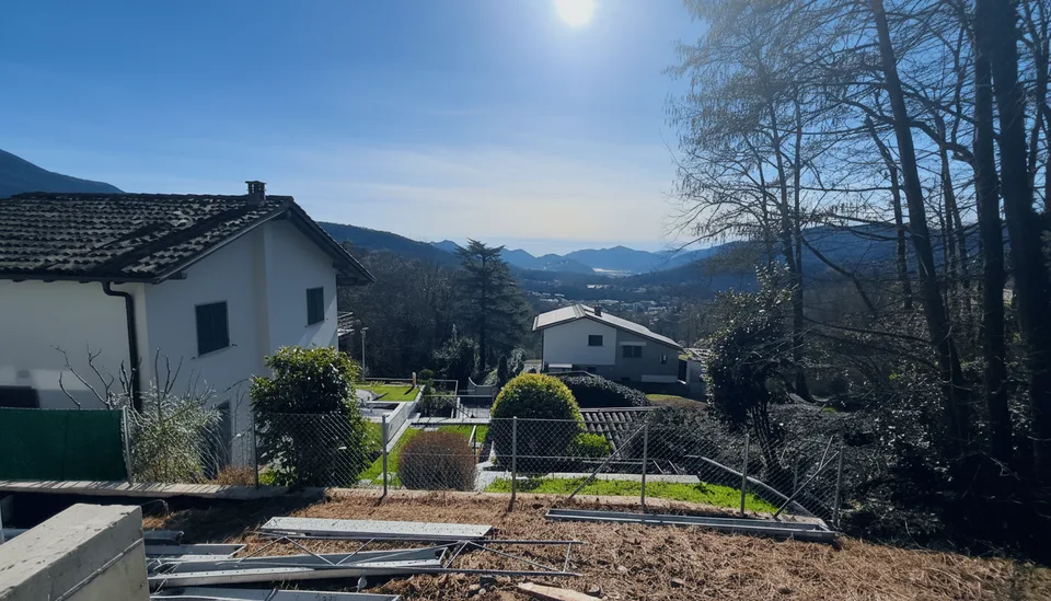 ESCLUSIVO E SPAZIOSO 4.5 LOCALI CON GIARDINO IN CAPRIASCA