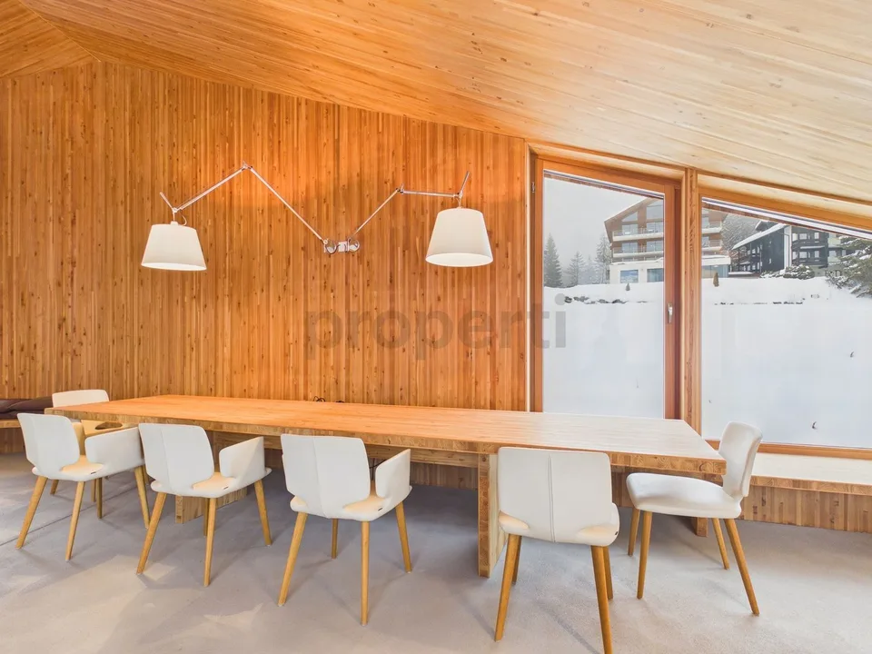 Casa unifamiliare architettonicamente eccezionale in una posizione panoramica di prima classe nelle Alpi svizzere - una seconda casa con comfort di vita e vista lontana